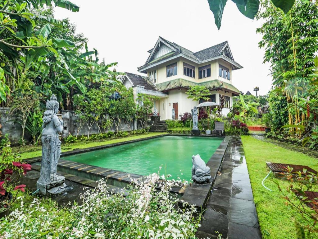 Hotel Oyo 90640 Agung Kartini 2*
